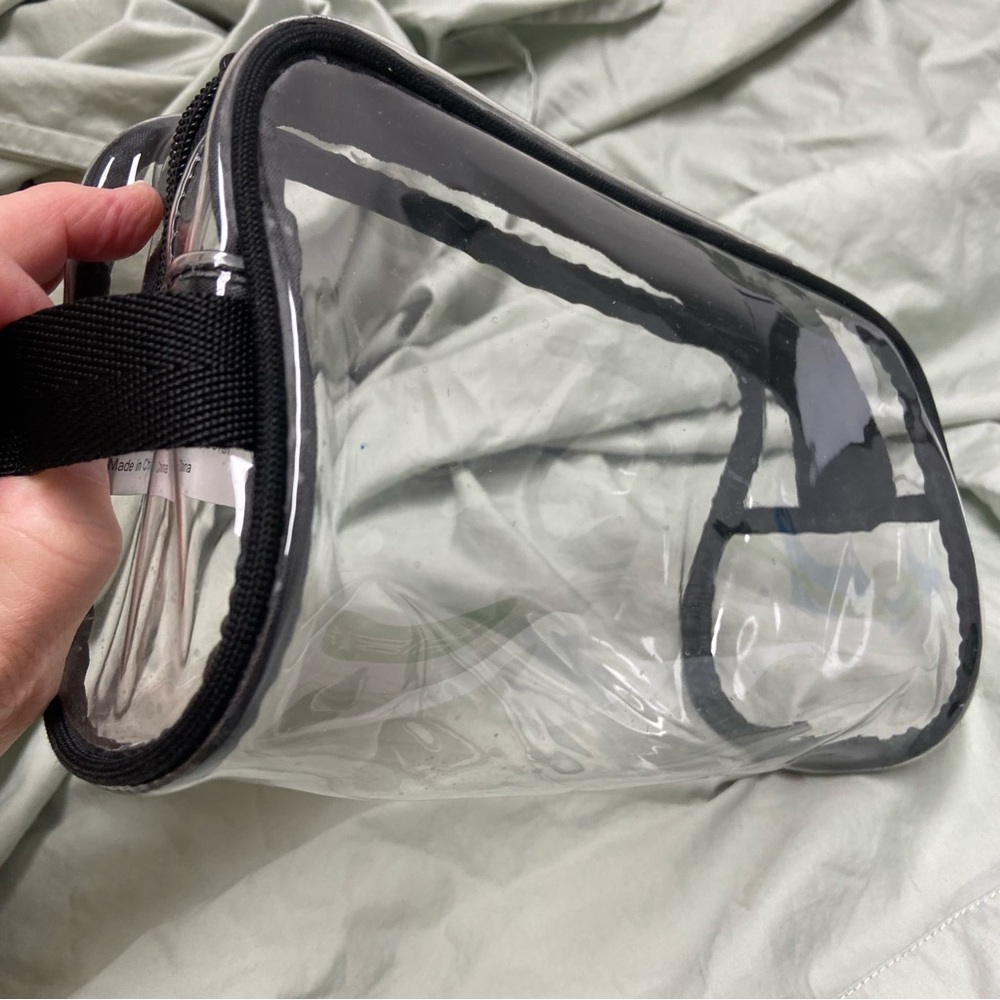 ☃️ Clear strong flexible make-up bag.  Like new!